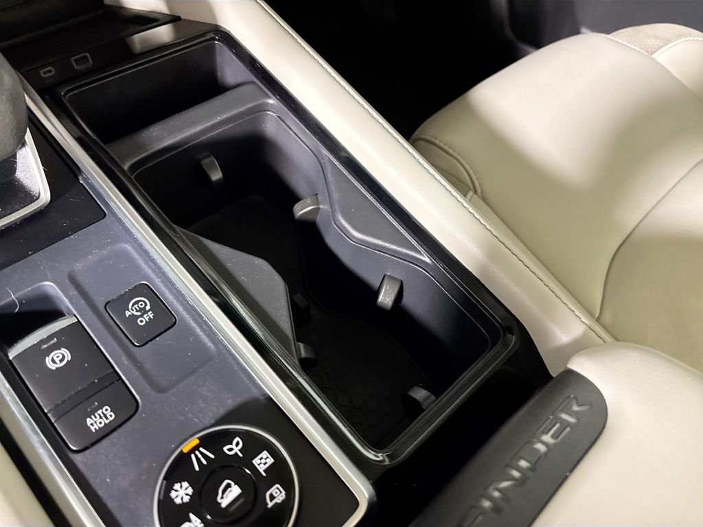 Used 2023 White Nissan SL image 15
