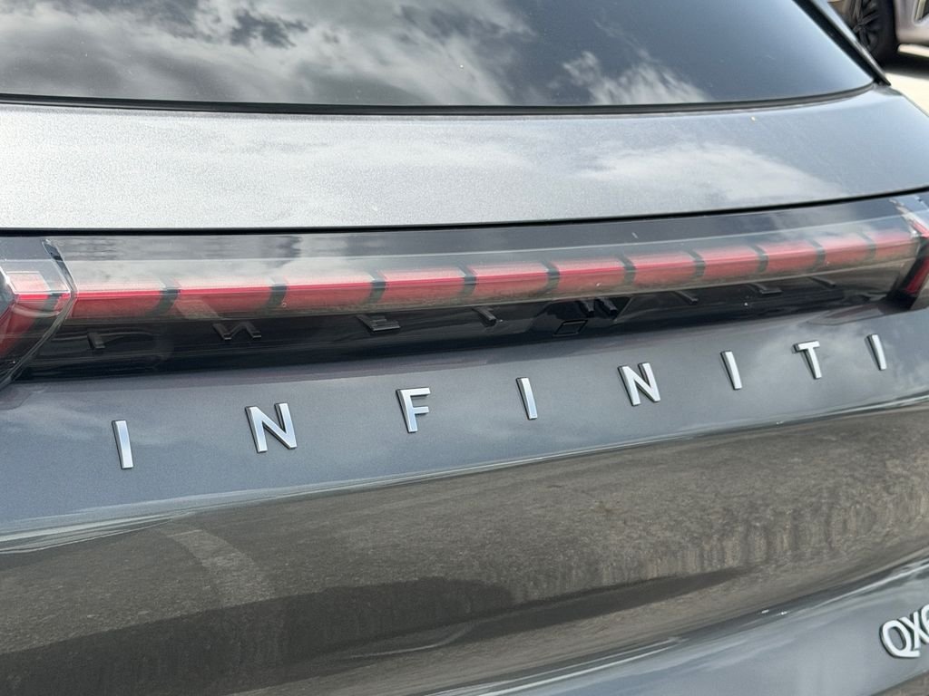New 2027 GRAPHITE SHADOW INFINITI Luxe AWD image 9