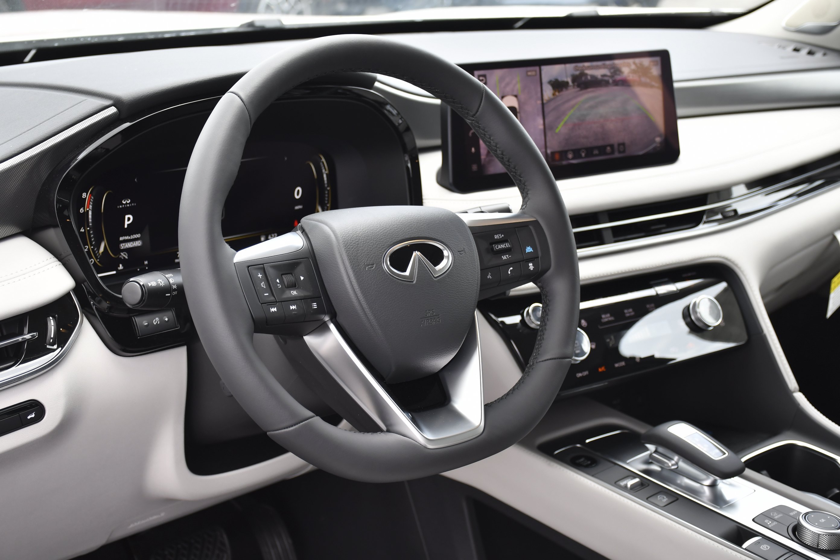 New 2027 RADIANT WHITE INFINITI Luxe FWD image 25
