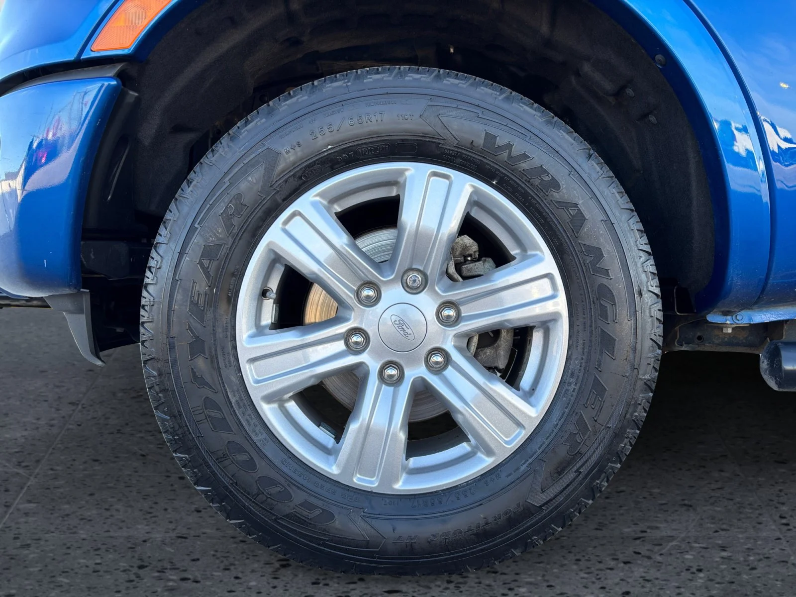 Used 2019 Lightning Blue Metallic Ford XLT image 9