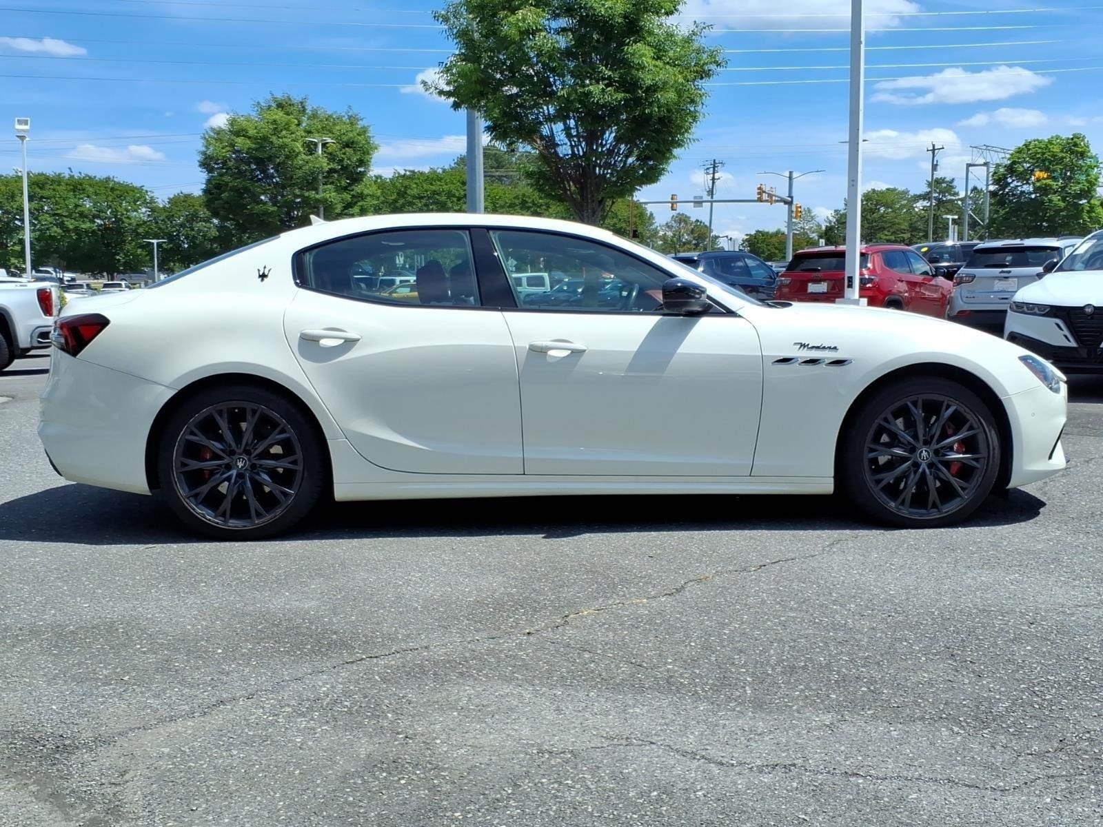 Used 2022 Bianco Maserati Modena image 10