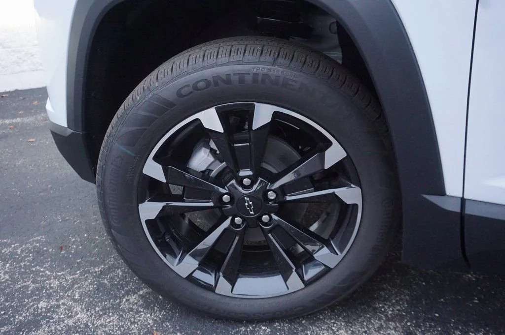 New 2026 Polar White Tricoat Chevrolet RS image 31