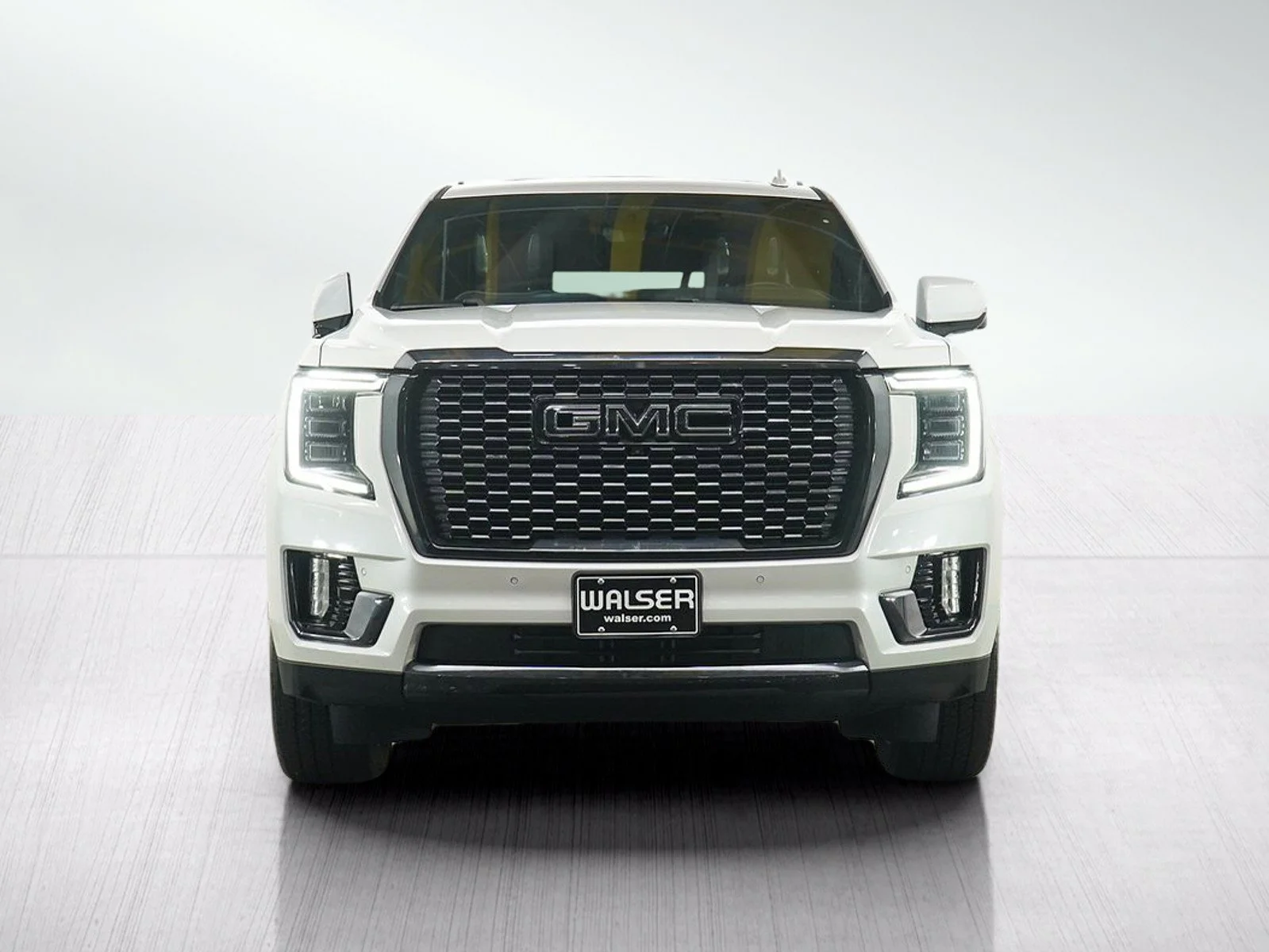 Used 2023 White Frost Tricoat GMC Denali Ultimate image 8
