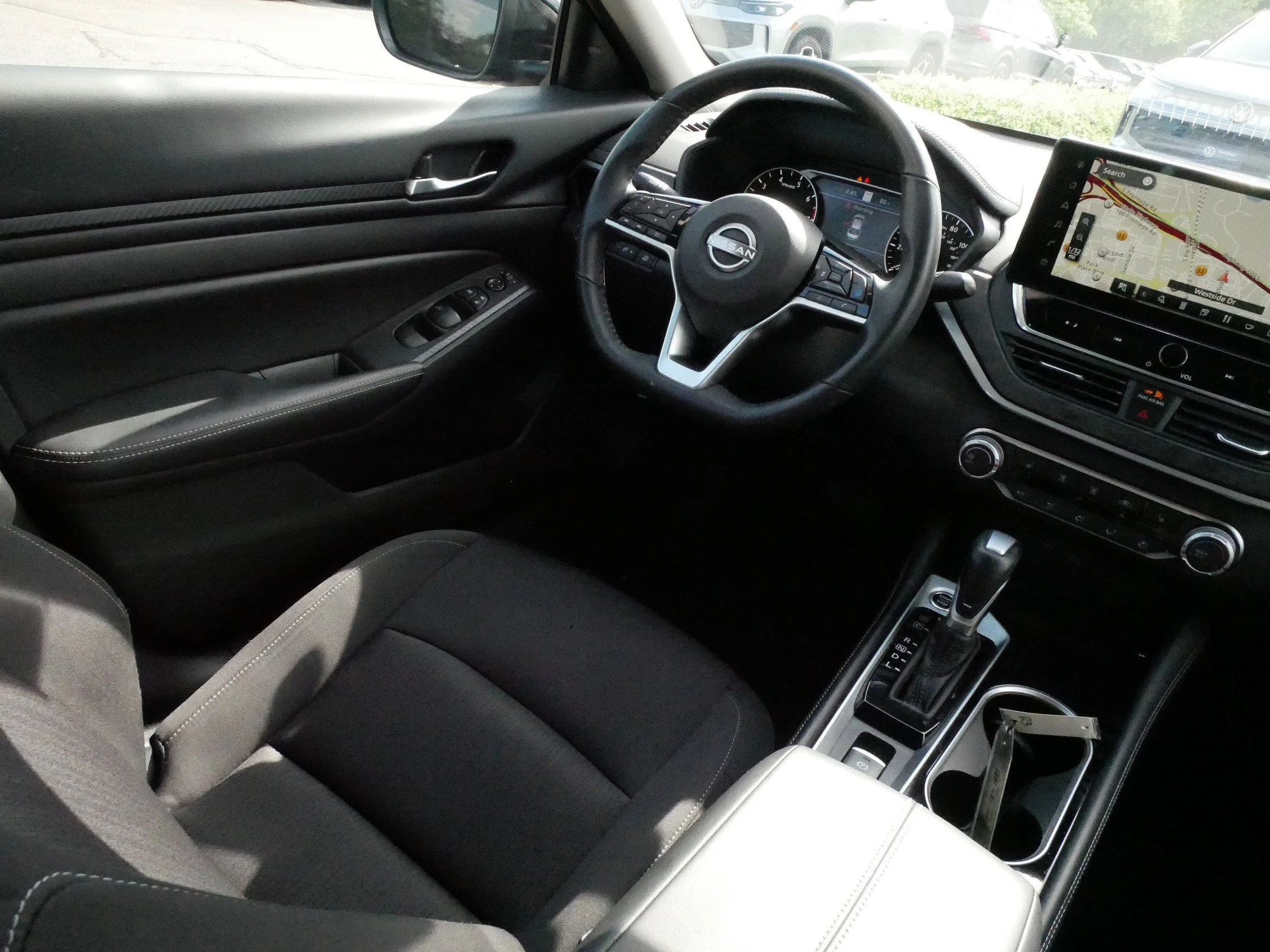 Used 2024 Super Black Nissan 2.5 SV image 9