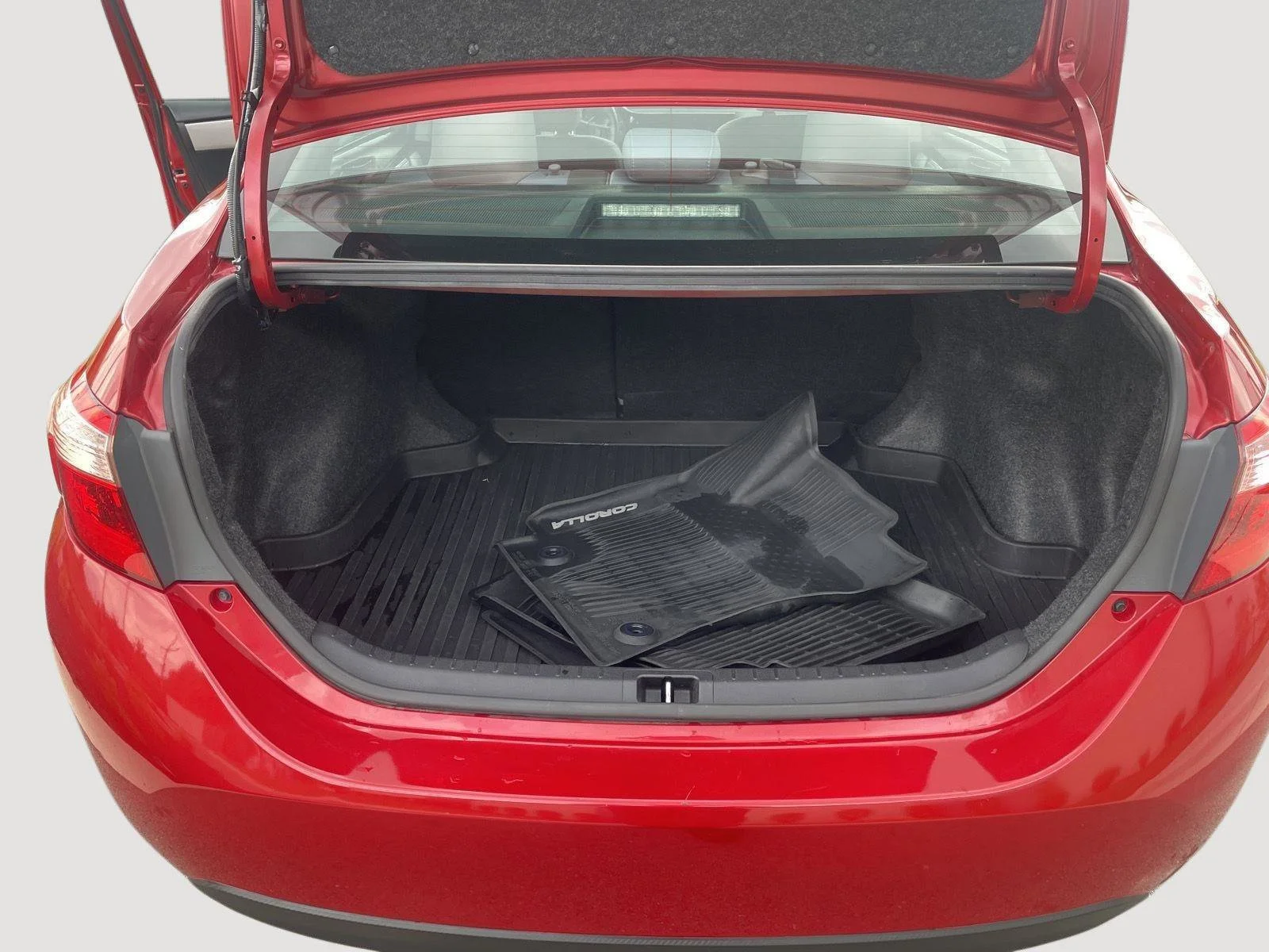 Used 2018 Barcelona Red Metallic Toyota LE image 27