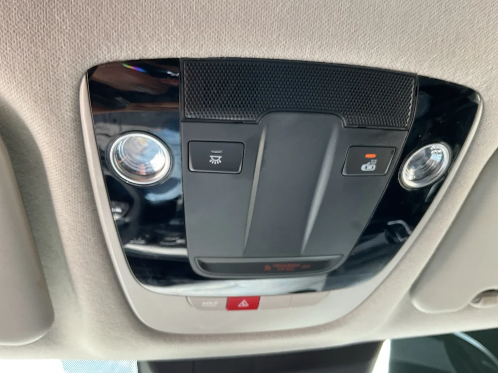 Used 2024 Clear White/Black Roof Kia S image 23