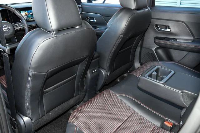New 2026 Gun Metallic / Scarlet Ember Tintcoat Two-tone Nissan SR image 19