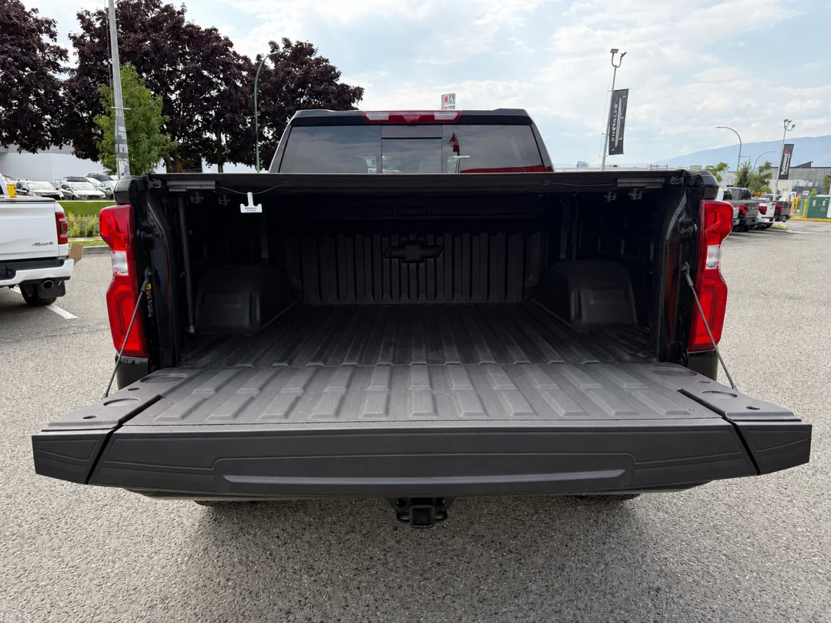Used 2025 Black Chevrolet ZR2 image 7