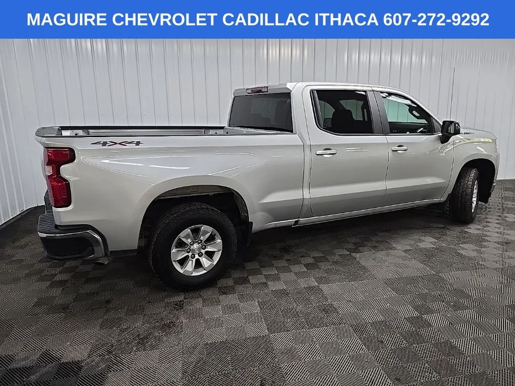 Used 2019  Chevrolet LT image 3