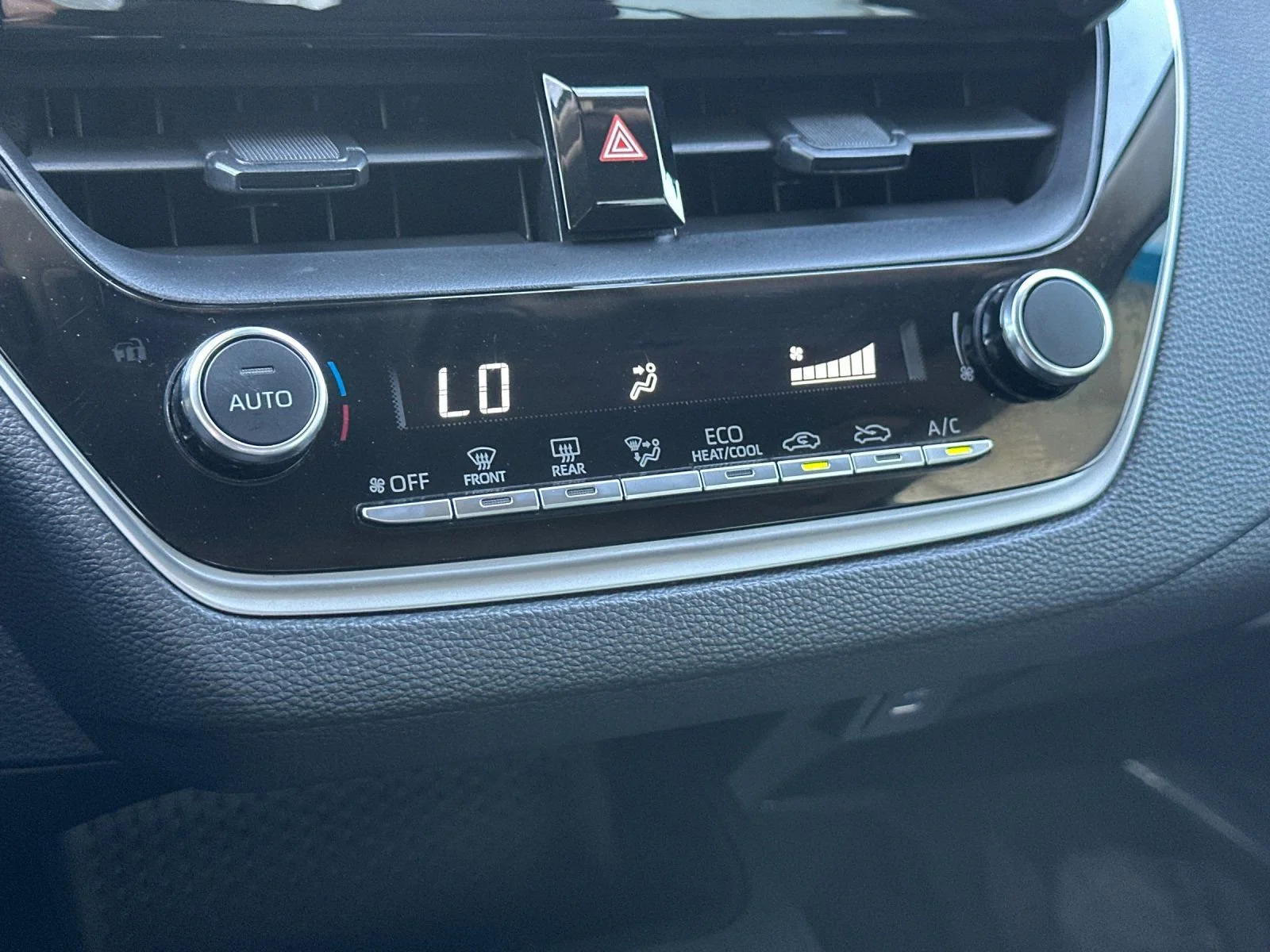 Used 2023  Toyota LE image 19