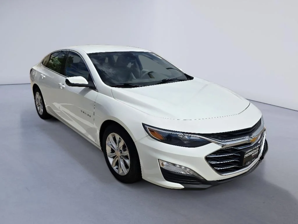 Used 2022 Summit White Chevrolet LT image 8