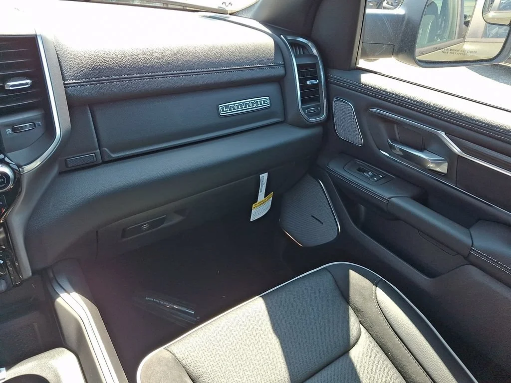 New 2027 Tank Ram Laramie image 12