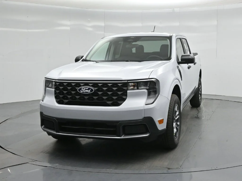 New 2026 Space White Metallic Ford XLT image 48
