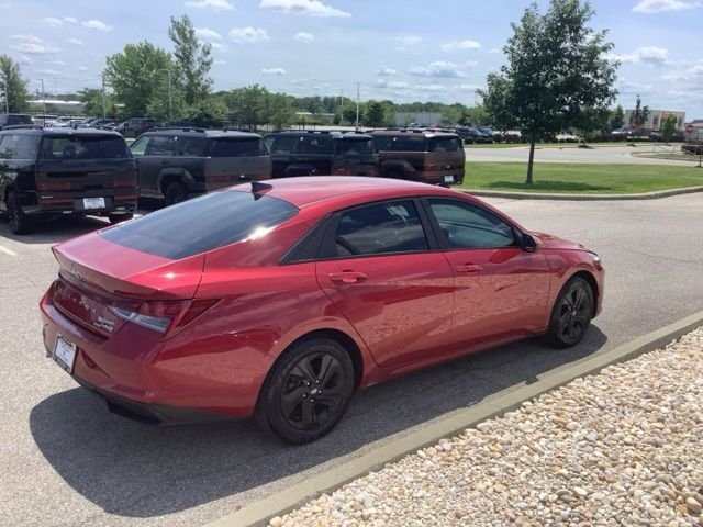 Used 2023 Scarlet Red Hyundai Blue image 5