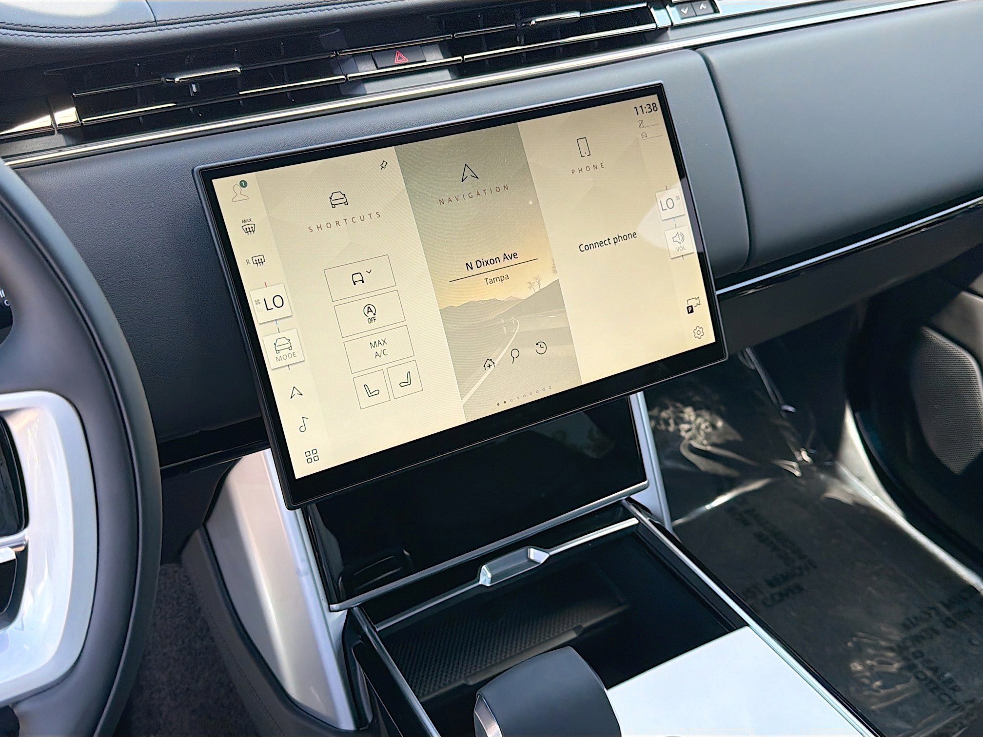 New 2026 Ostuni Pearl White LAND ROVER SE 7 Seats image 28