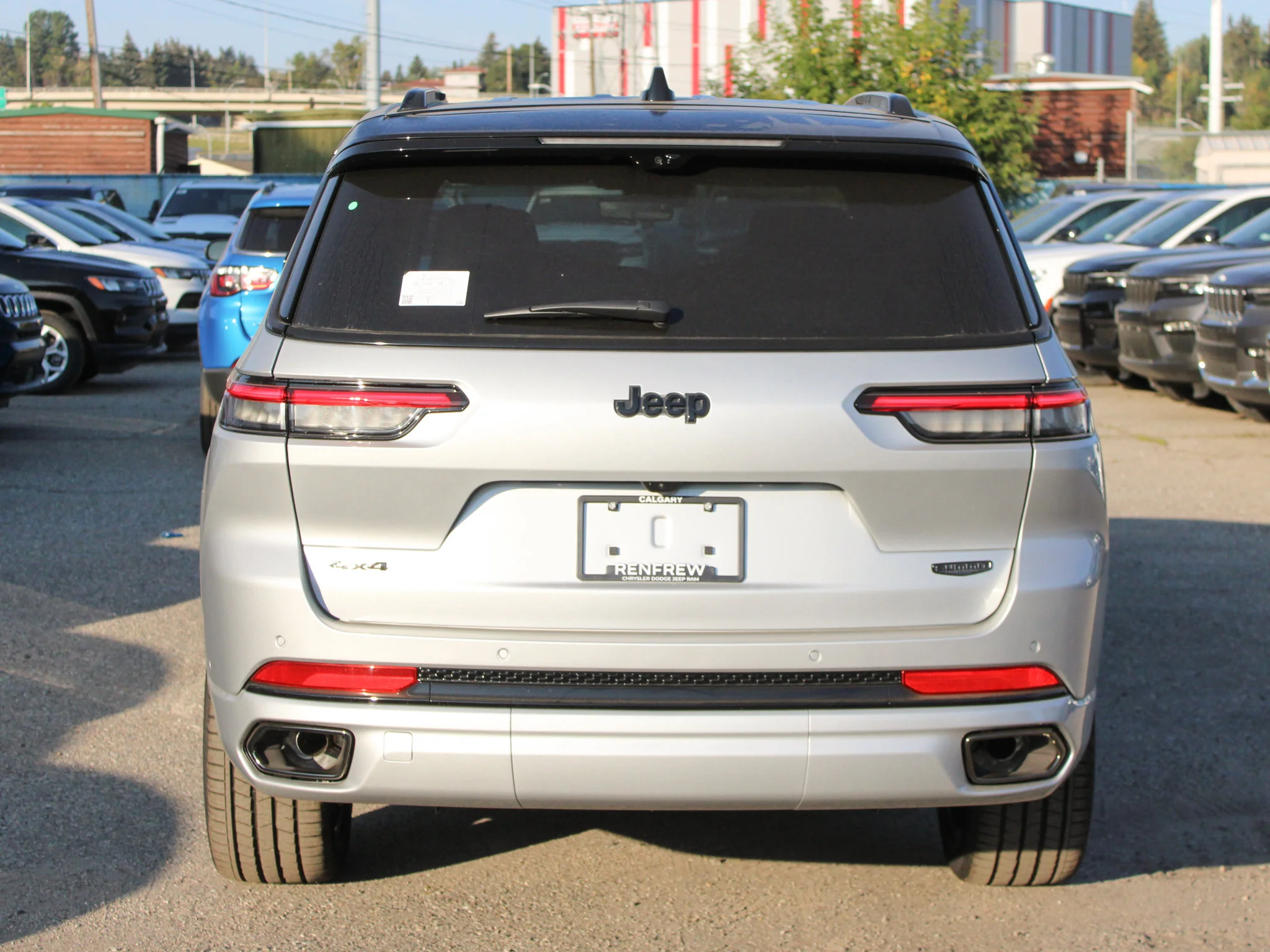 Used 2025 Silver Jeep Summit Reserve* 4x4, HUD, Night Vision, Massage Seats image 3