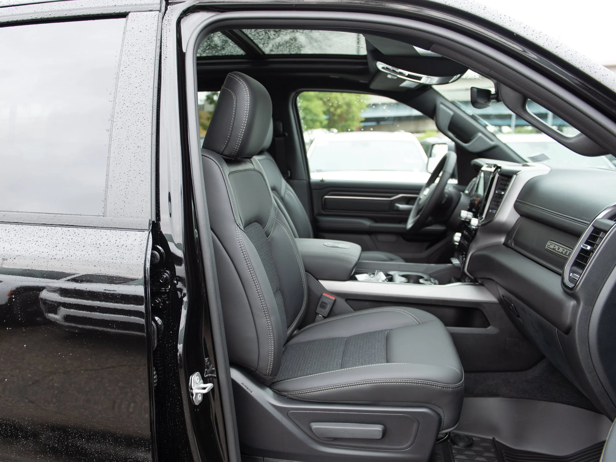 New 2026 Black RAM Sport* Crew Cab 4x4, Panoramic Sunroof, Heated Seats/Wheel, Nav image 28