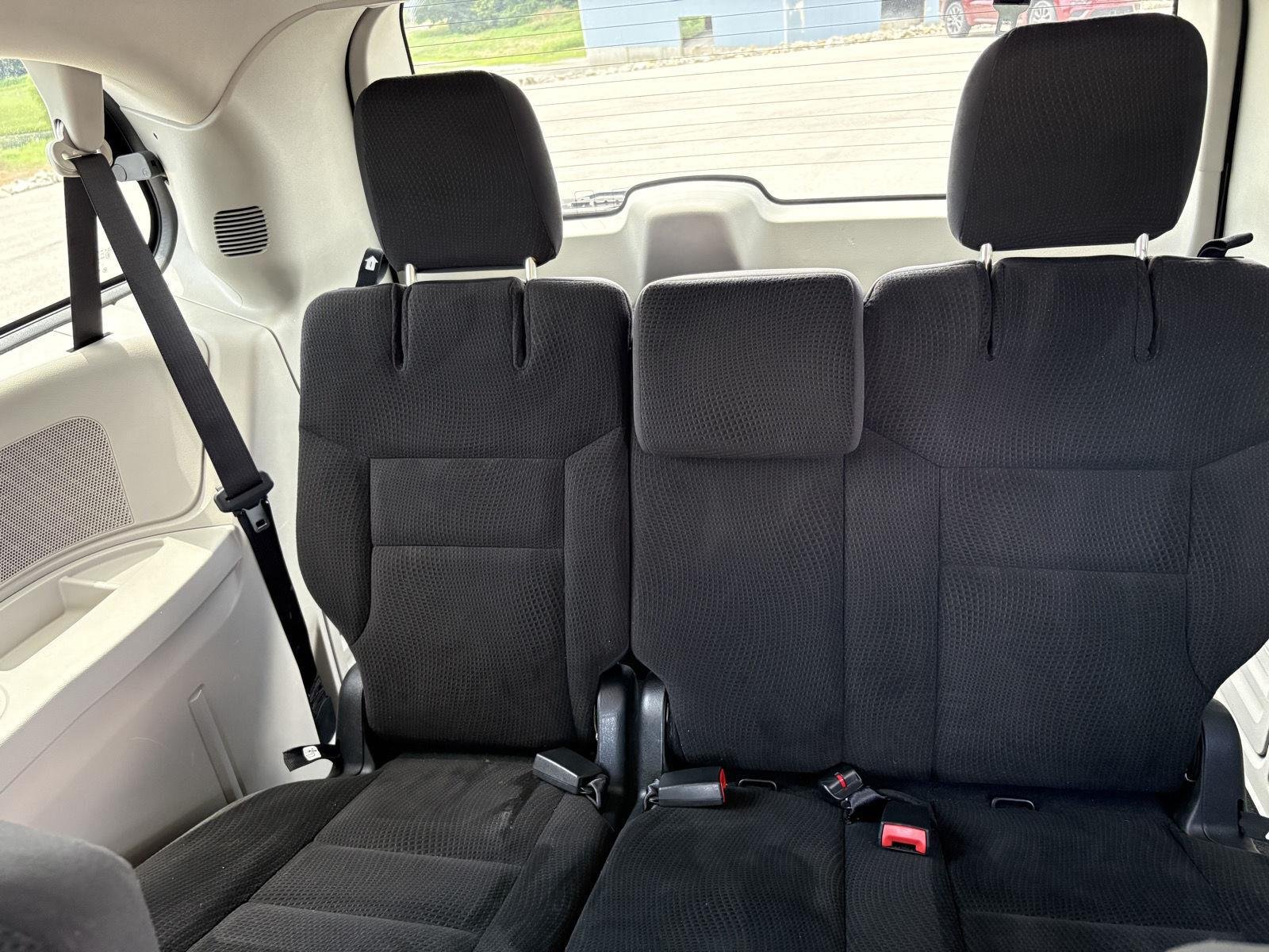 Used 2019 White Knuckle Clearcoat Dodge SE image 10