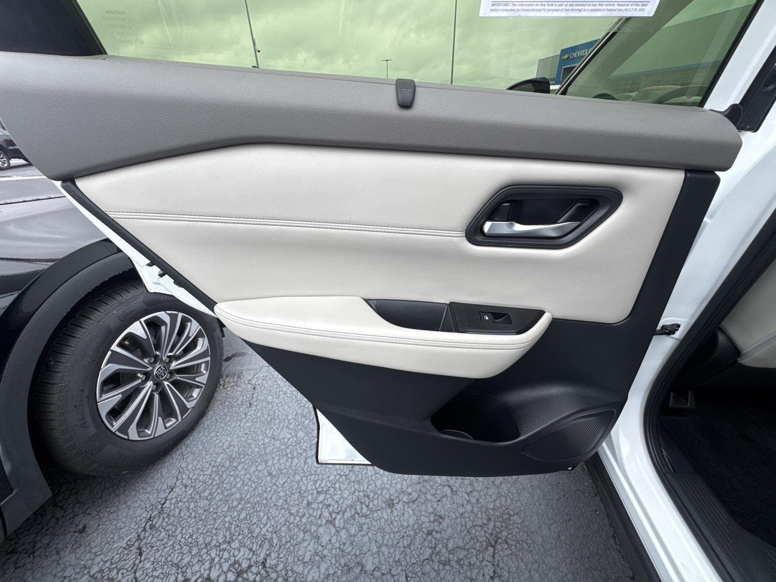Used 2024 Everest White Pearl Nissan SV image 12