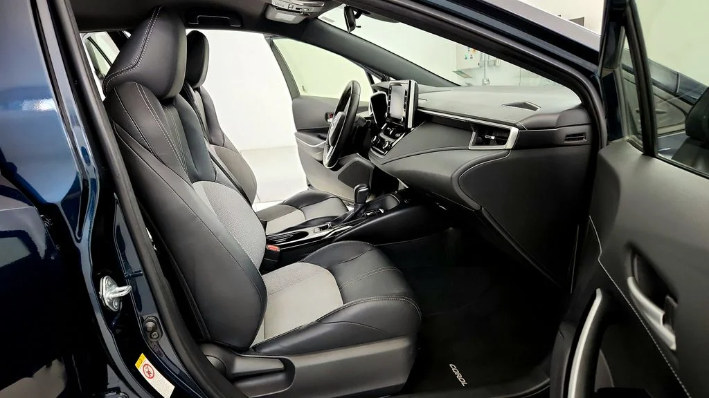 Used 2019 Blue Toyota SE image 17