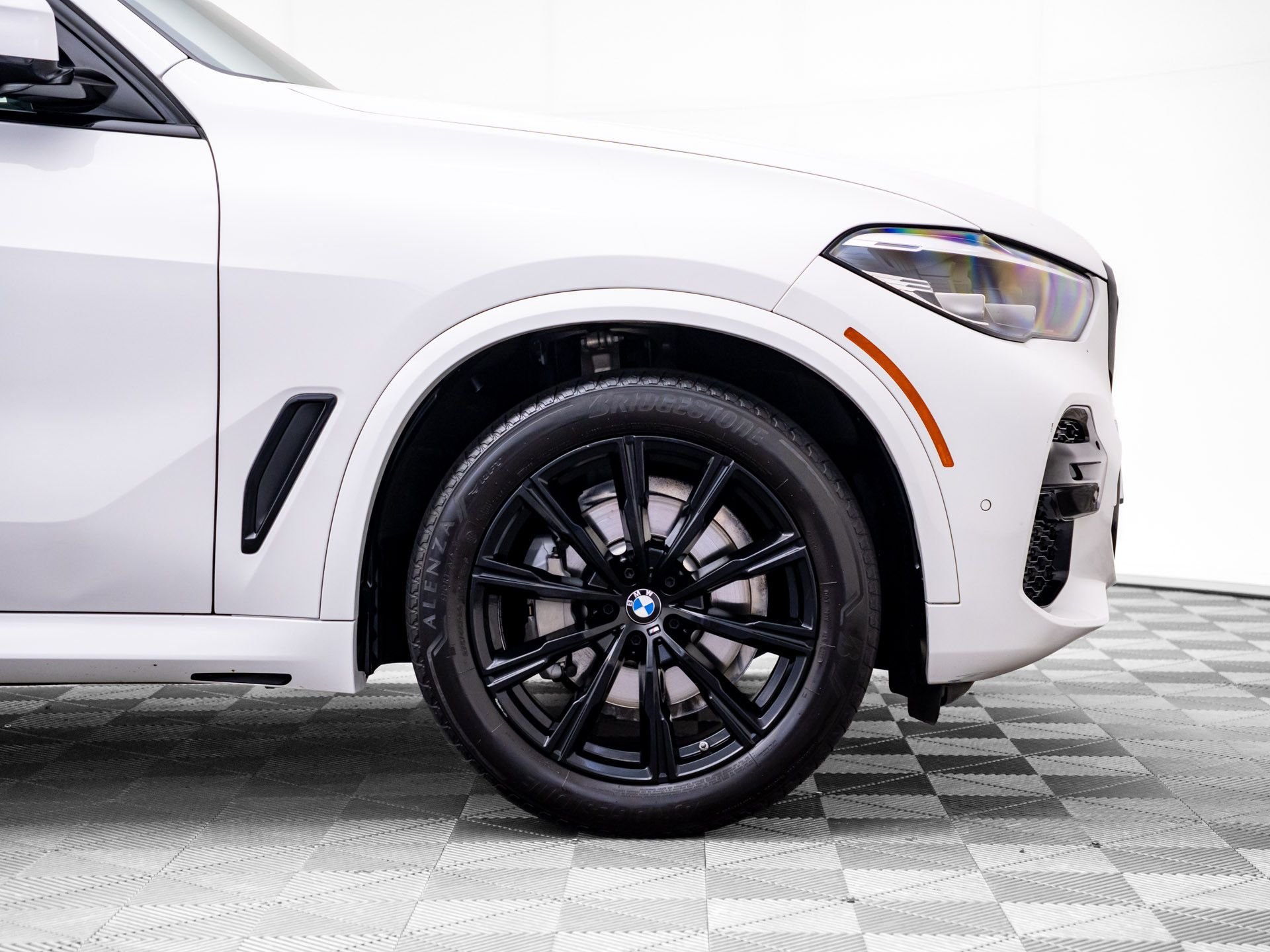 Used 2022 White BMW xDrive40i image 38