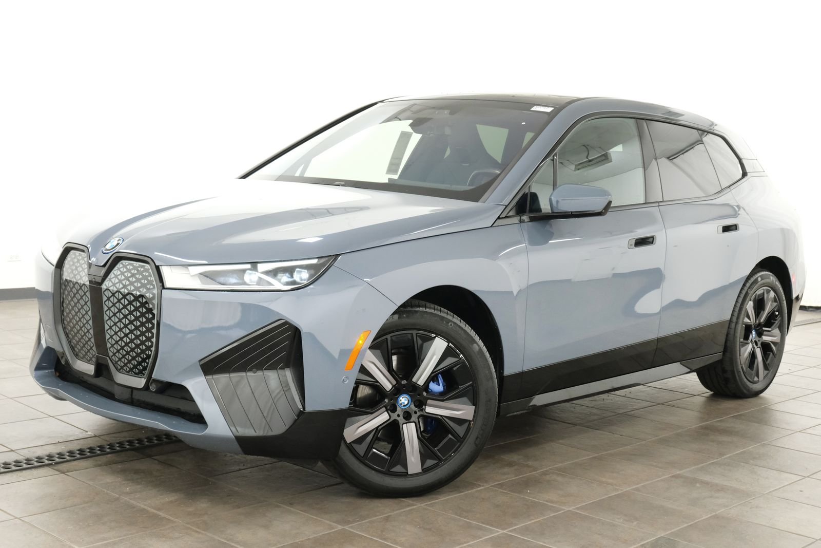 2024 BMW iX xDrive50's photo