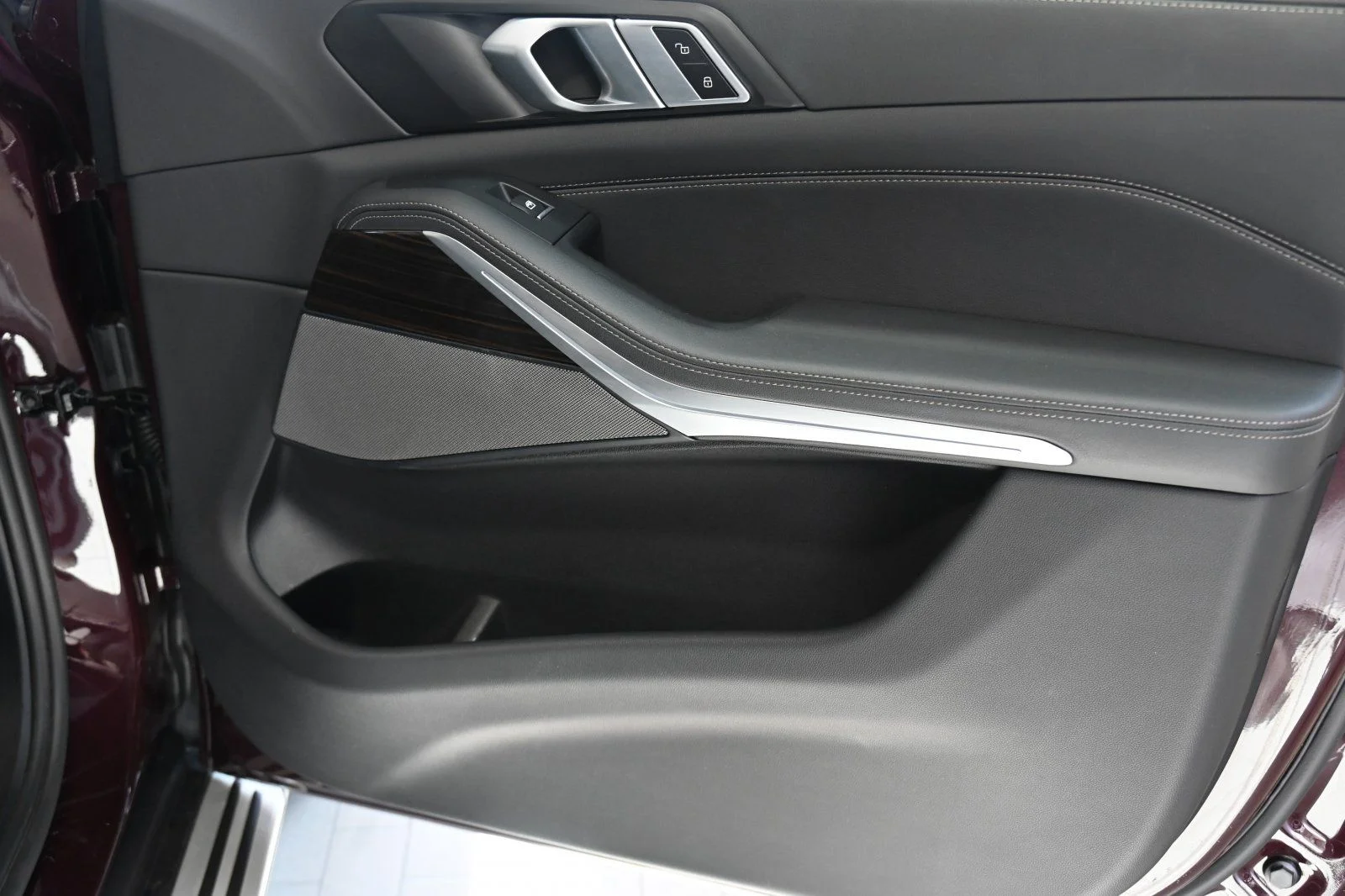 Certified Used 2025 Ametrin Metallic BMW xDrive40i image 19