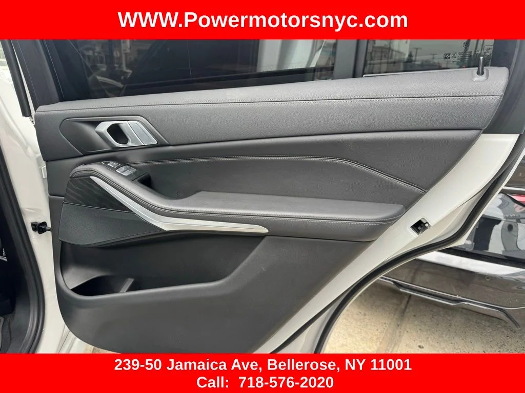 Used 2022 White BMW xDrive40i image 30