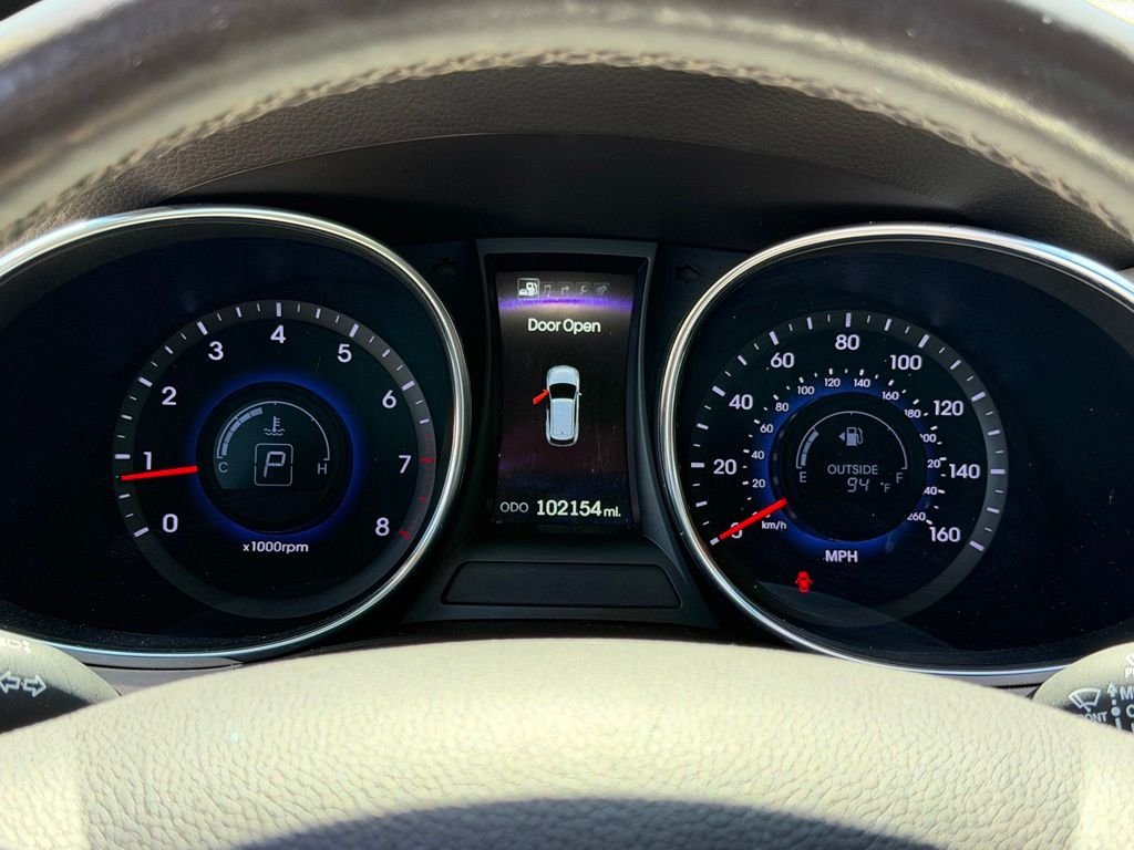 Used 2014 Red Hyundai Base image 23