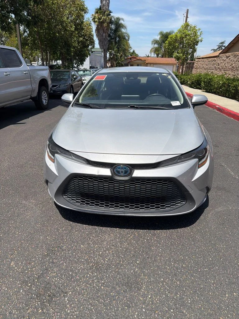 Used 2022 Silver Toyota LE image 8