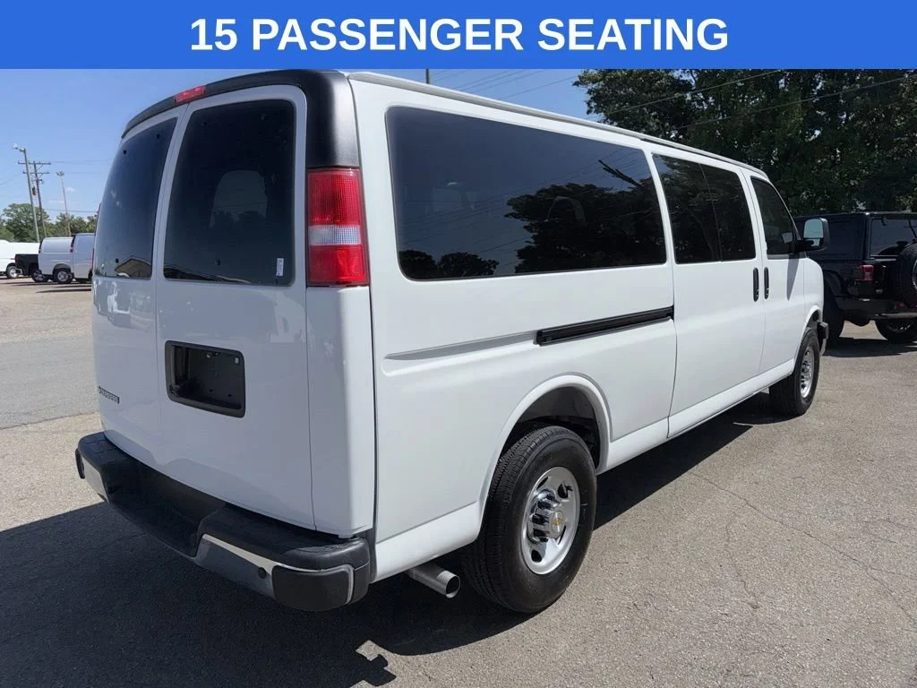 Used 2025 Summit White Chevrolet 1LT image 5