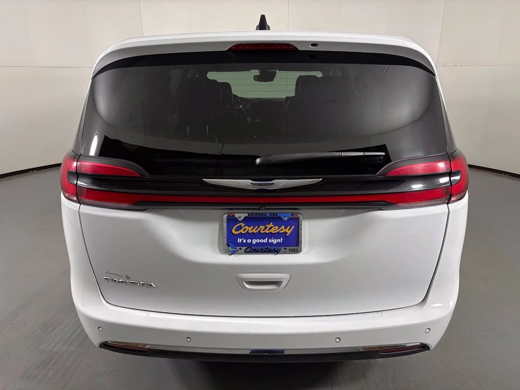 Used 2023 White Chrysler Touring L image 7