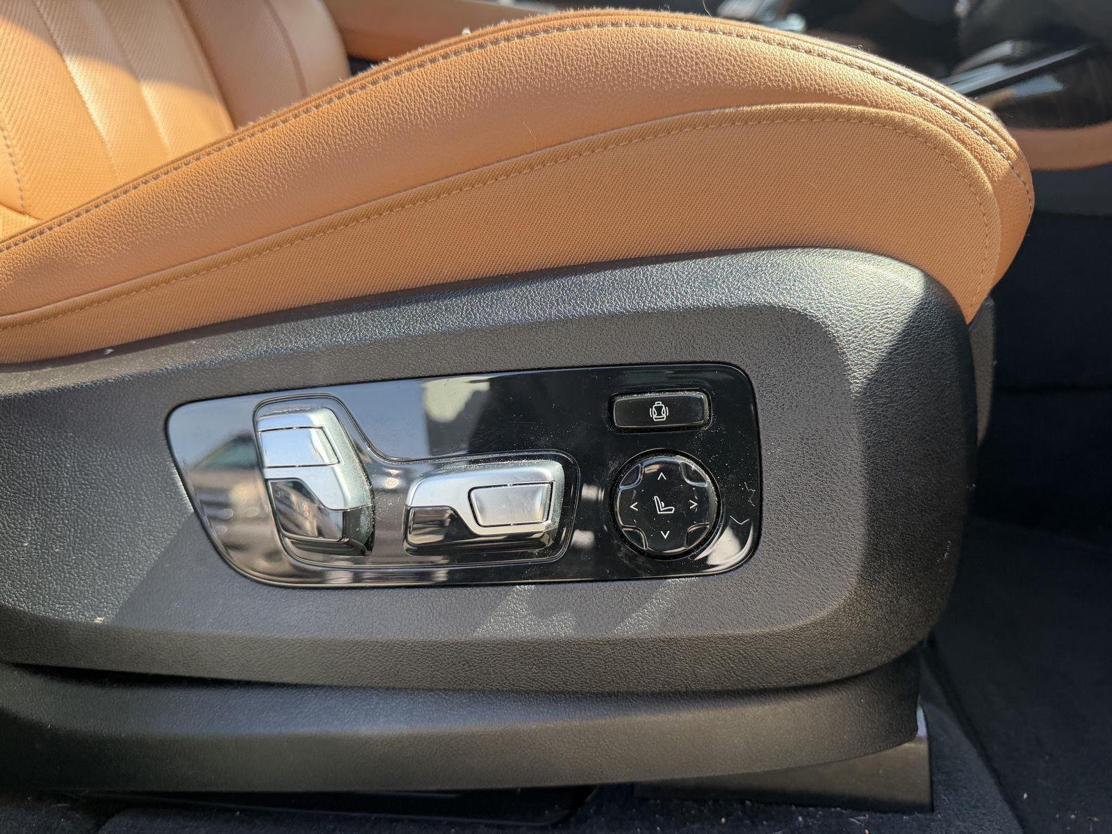 Used 2021 Black Sapphire Metallic BMW M50i image 34