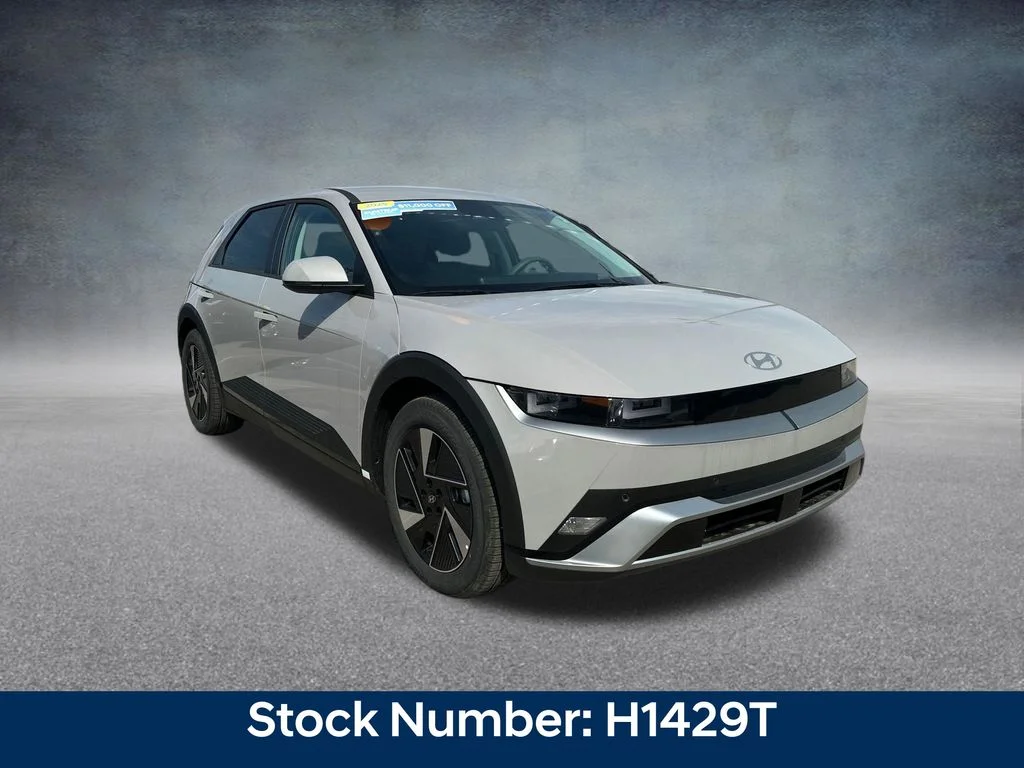 New 2025 Cyber Gray Hyundai SE image 8