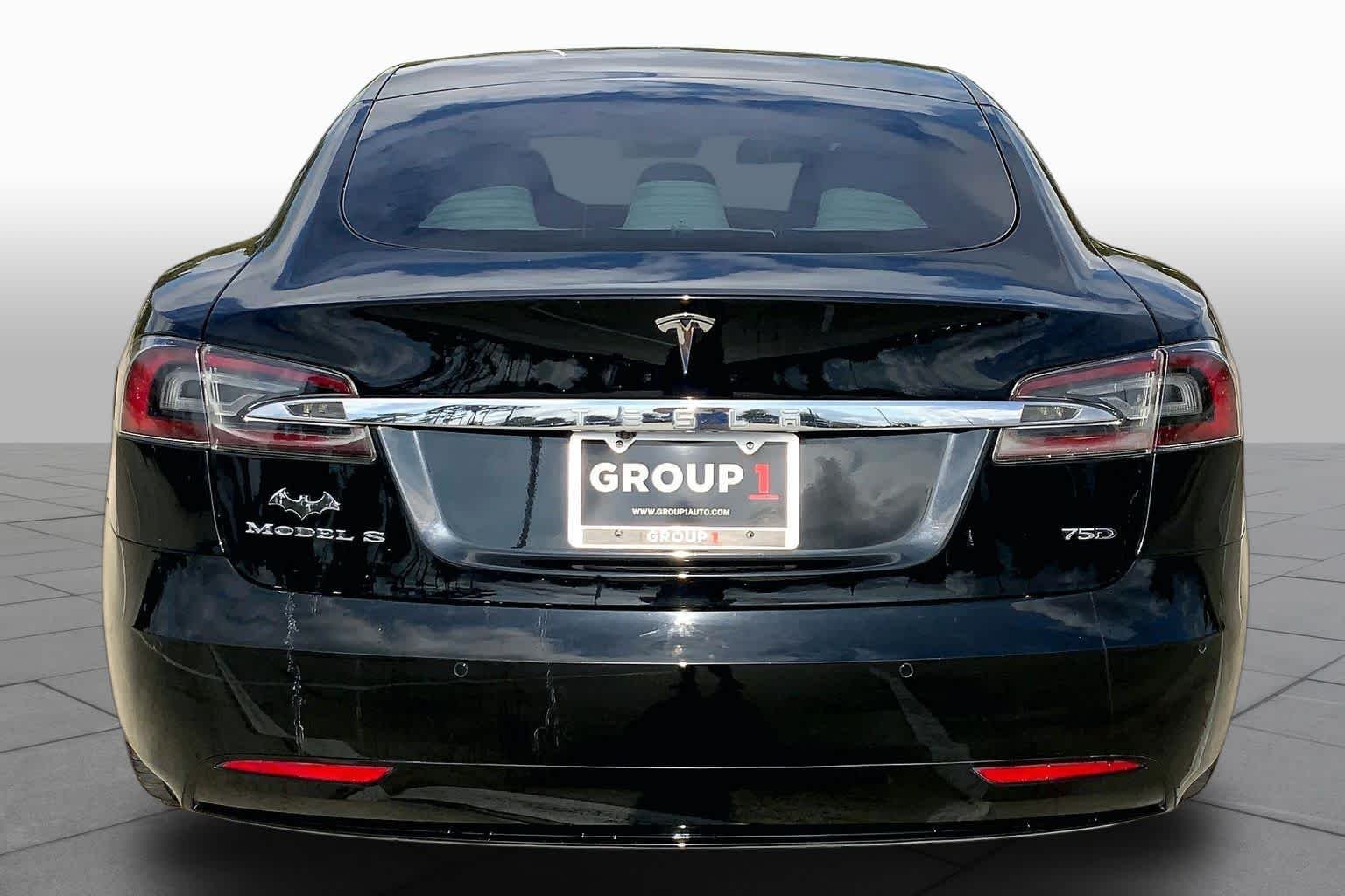 Used 2018 Obsidian Black Metallic Tesla 75D image 4