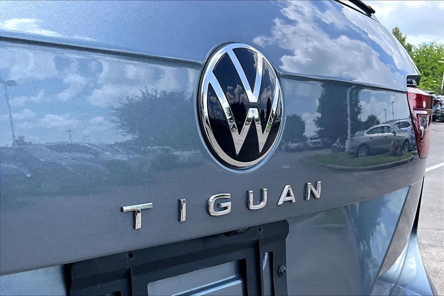 Used 2023 Platinum Gray Metallic Volkswagen S image 29