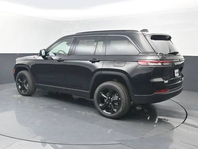 New 2026 Diamond Black Crystal Pearlcoat Jeep Limited image 3