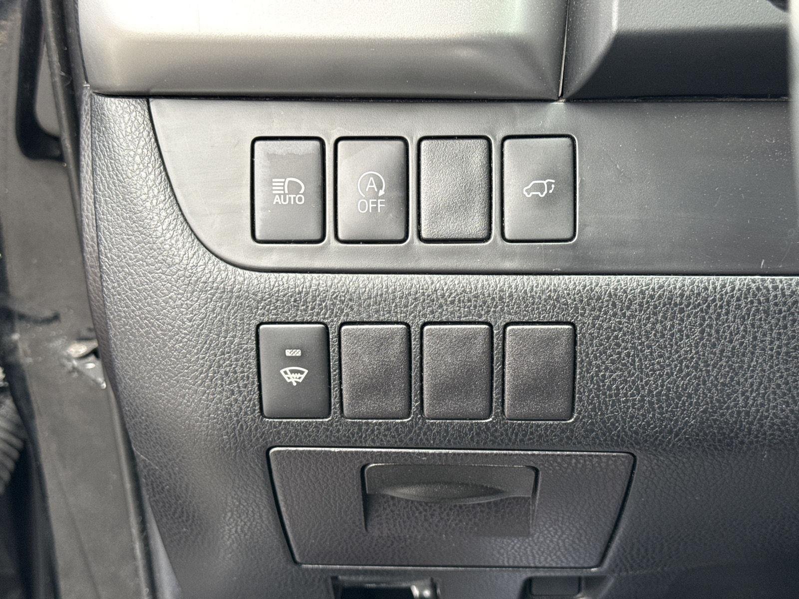 Used 2019 Midnight Black Metallic Toyota SE image 18