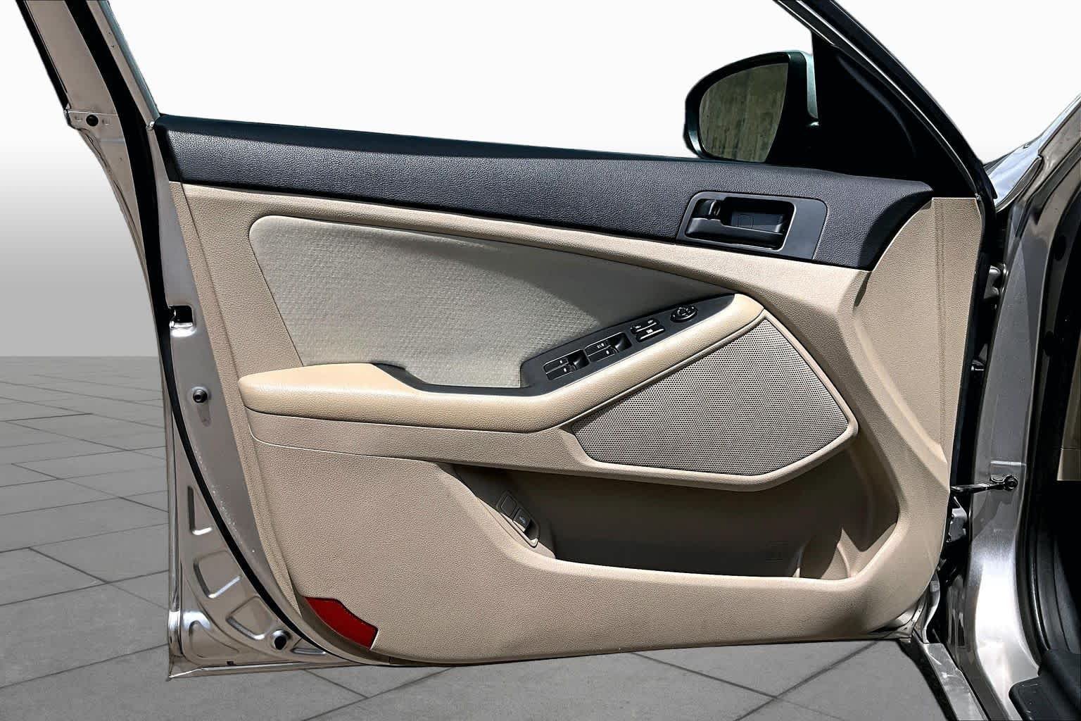 Used 2012 Satin Metal Kia LX image 22