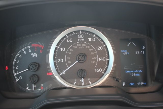 Used 2022 White Toyota LE image 16