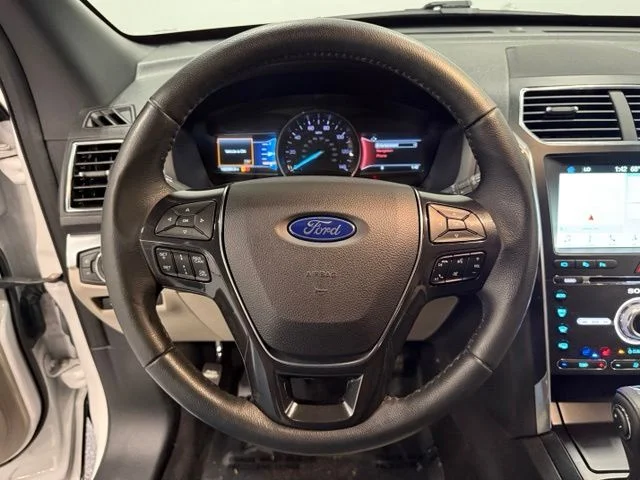 Used 2018 White Ford Limited image 19