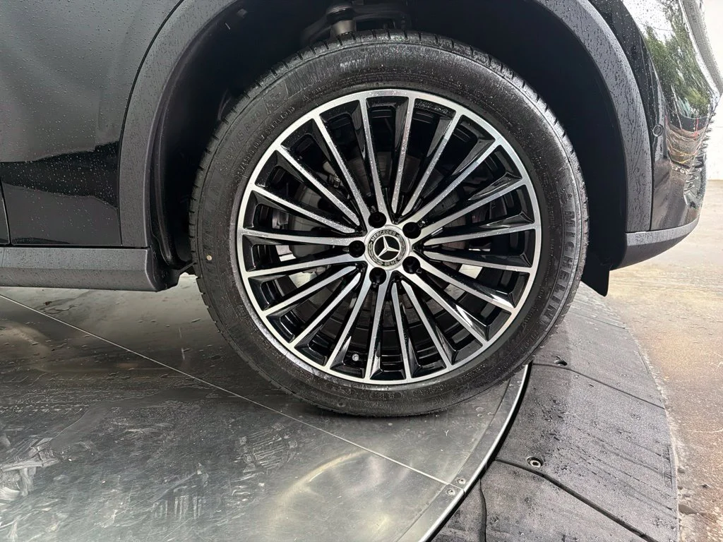 New 2027 Black Mercedes-Benz GLC 300 image 9