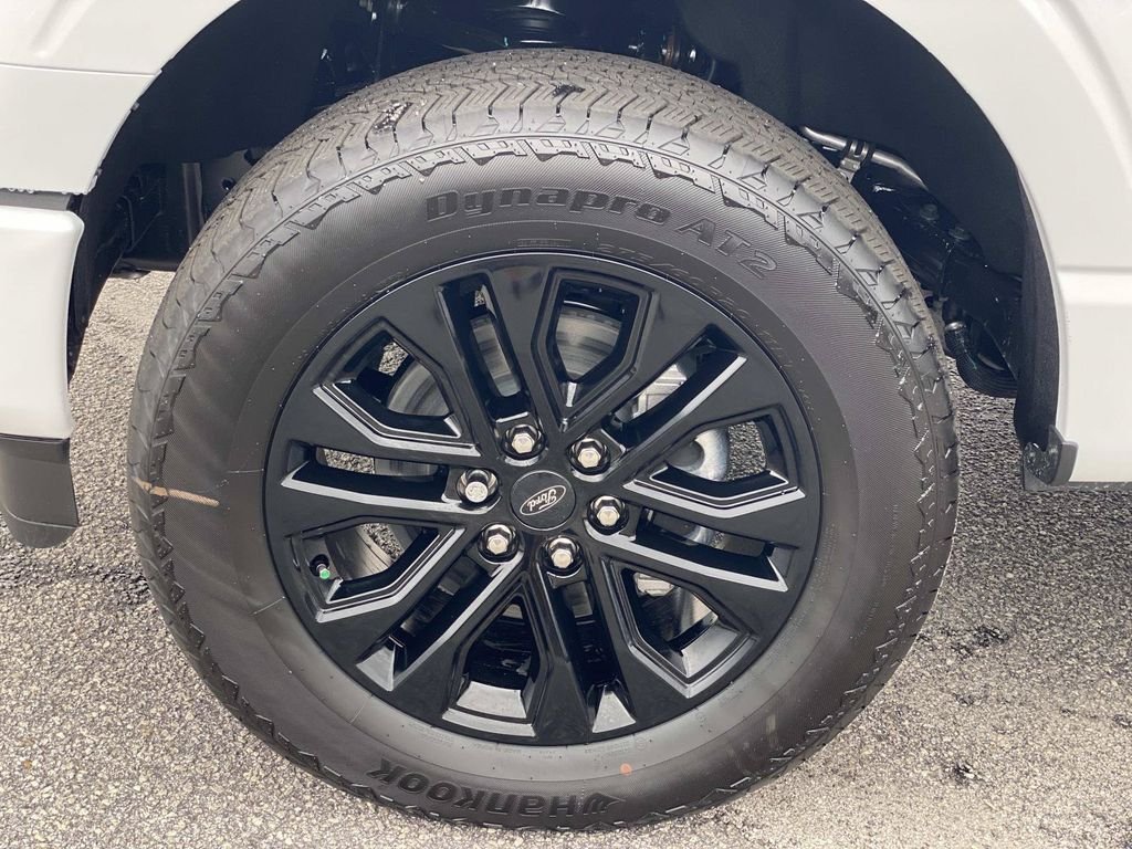 New 2026 Oxford White Ford XLT image 7