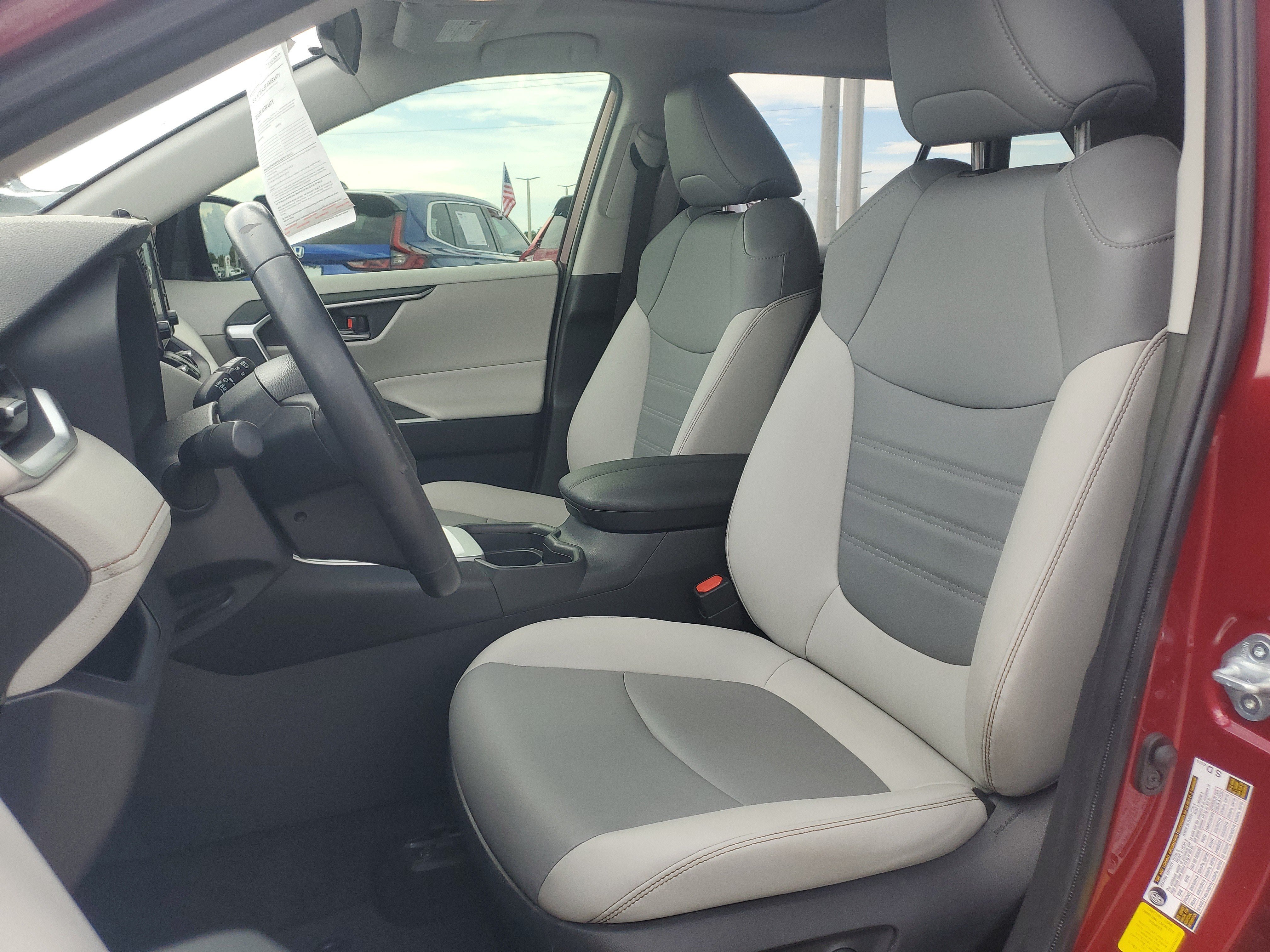 Used 2019 Pearl Toyota XLE Premium image 21