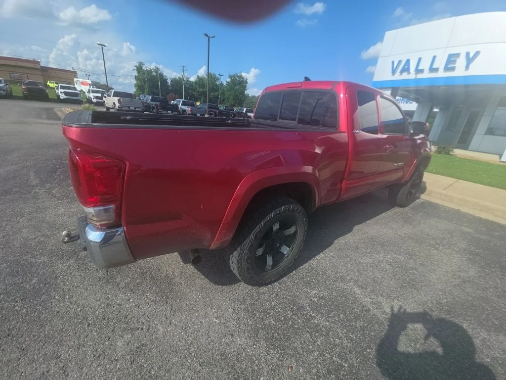 Used 2017 Red Toyota SR5 image 4