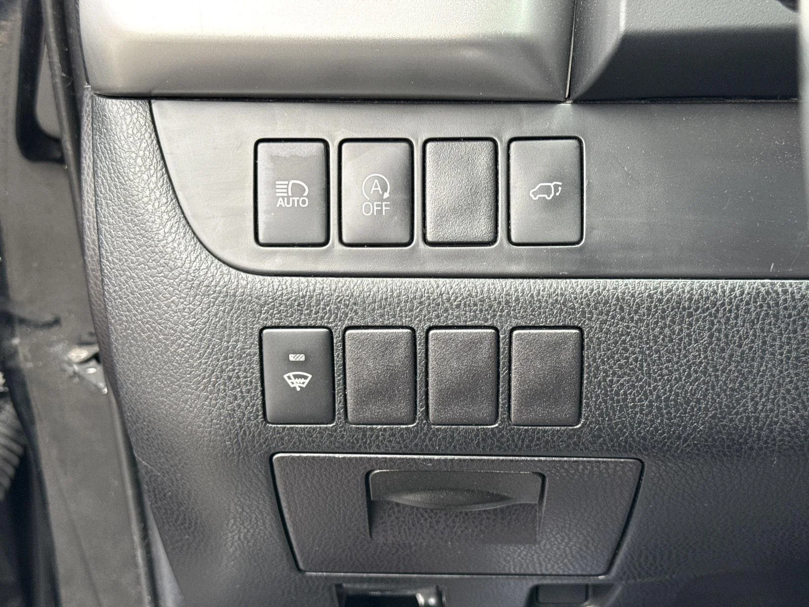 Used 2019 Midnight Black Metallic Toyota SE image 18