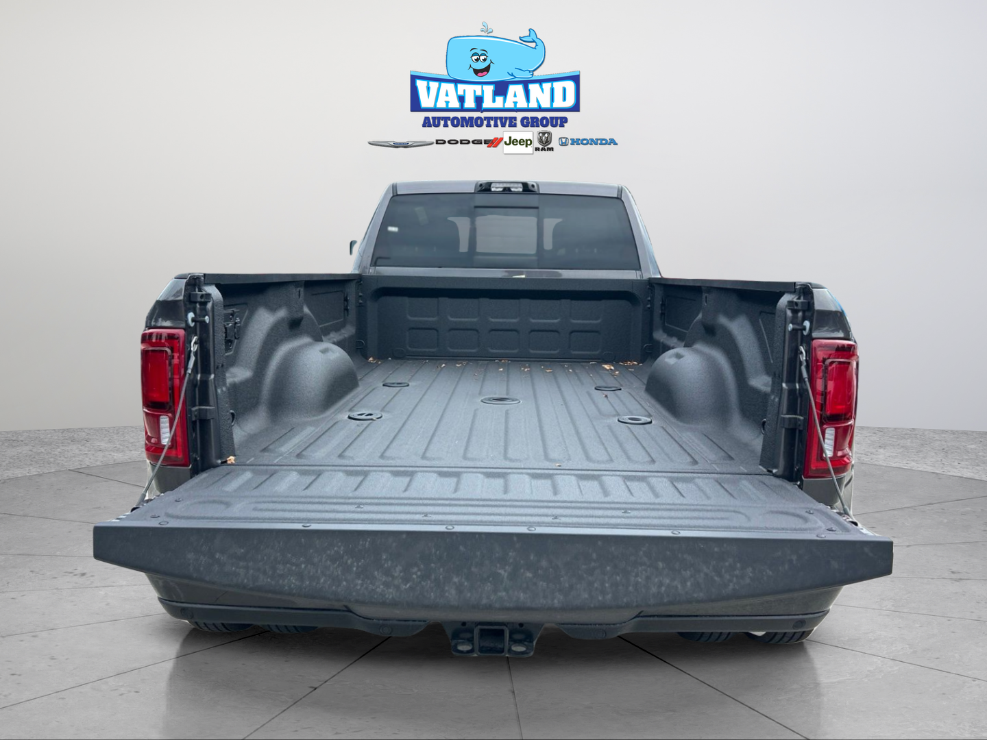 New 2026 Granite Crystal Metallic Clear-Coat Exterior Paint RAM Laramie image 34