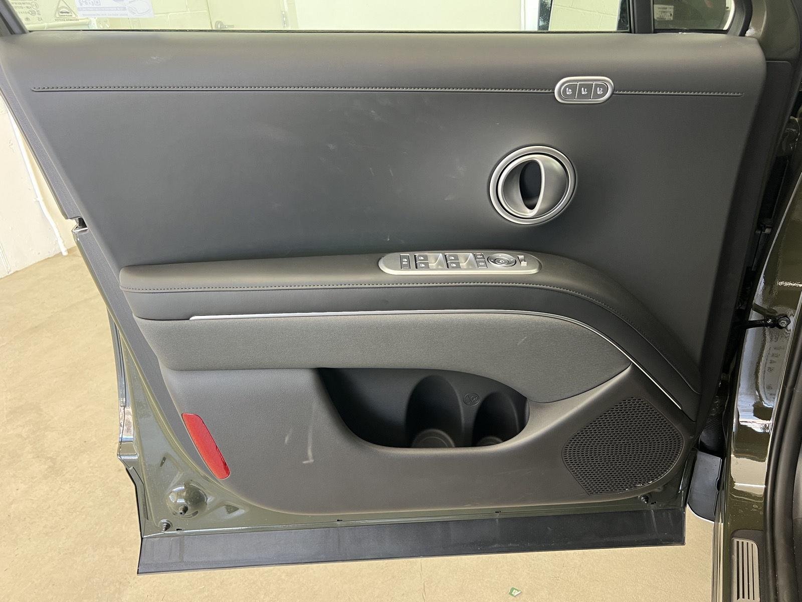 Used 2026 Titan Green Hyundai Calligraphy image 11