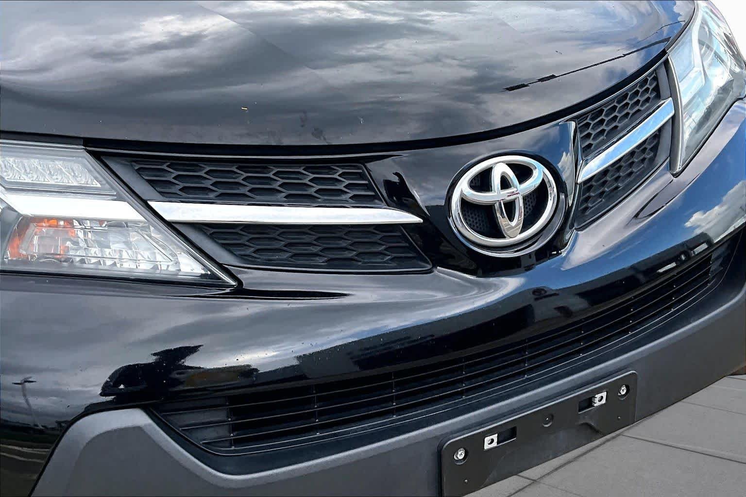 Used 2015 Black Toyota LE image 30