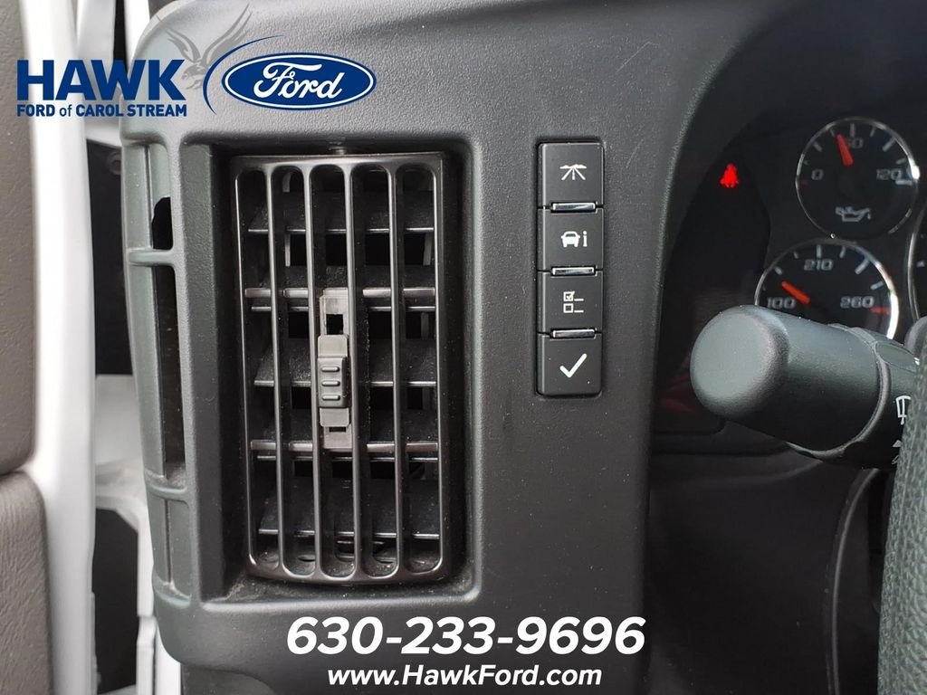 Used 2025 White Chevrolet LT image 16